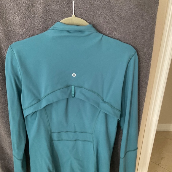 Size 10 like new Lulu Define Jacket - Picture 2 of 3
